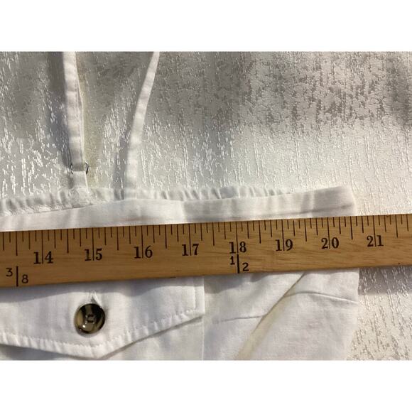Venus button-front closure, two chest pockets, and a drawstring waist white XL - Picture 5 of 5